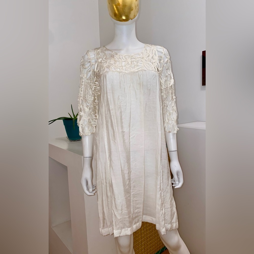 Flirty summer mini gown in lightweight silk/cotton blend & macramé lace.
